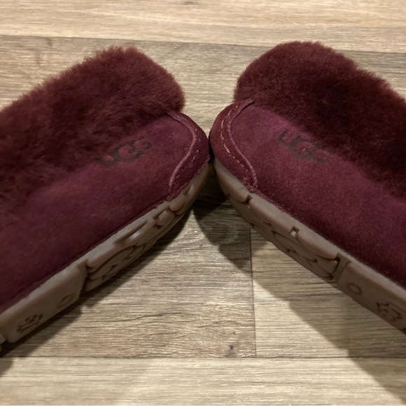 🆕 UGG Dakota Spill Seam Slippers NWOT - Picture 4 of 8